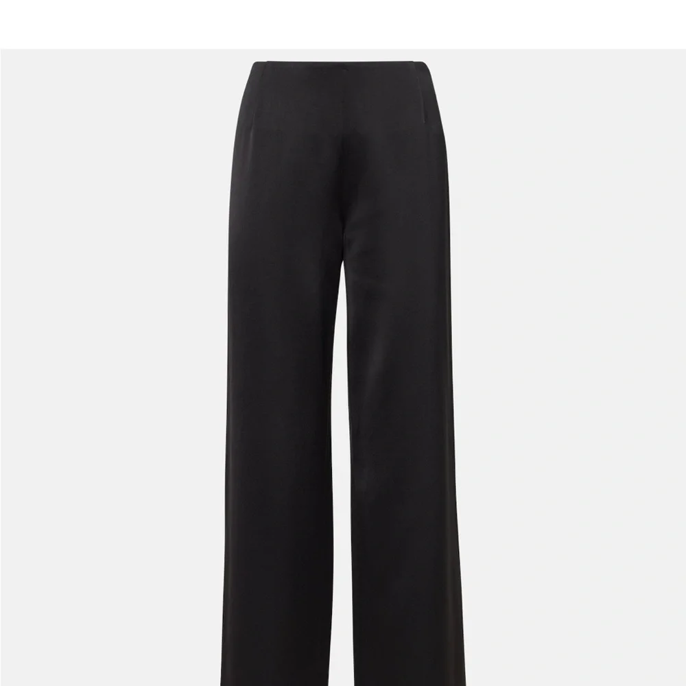 Toteme Black Satin Trousers with Elegant Wide-Leg Design - Picture 2 of 4